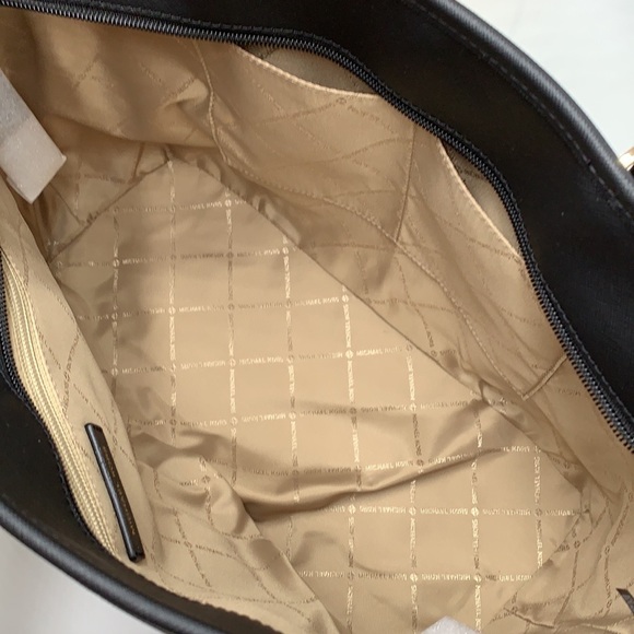 MICHAEL KORS OUTLET
Jet Set Travel Large Logo Tote Bag - Picture 14 of 14